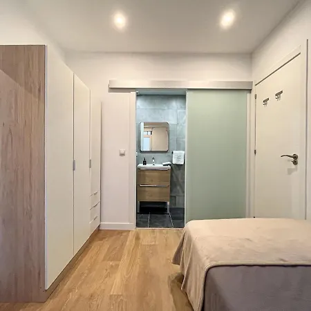 R2r-apartamento 5 Con 5 Banos-625a * Oviedo