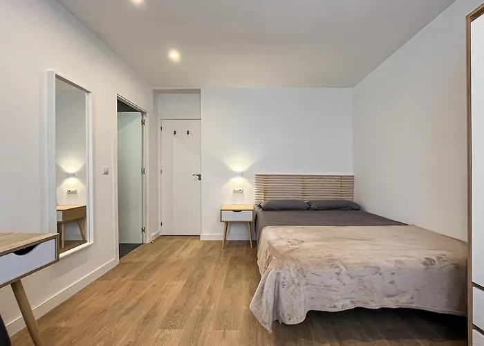 R2r-apartamento 5 Con 5 Banos-625a * Oviedo